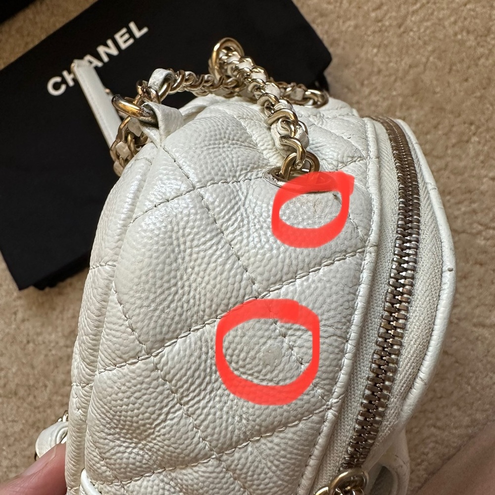 Chanel white caviar day mini backpack.
Used, need spa. - Picture 9 of 16